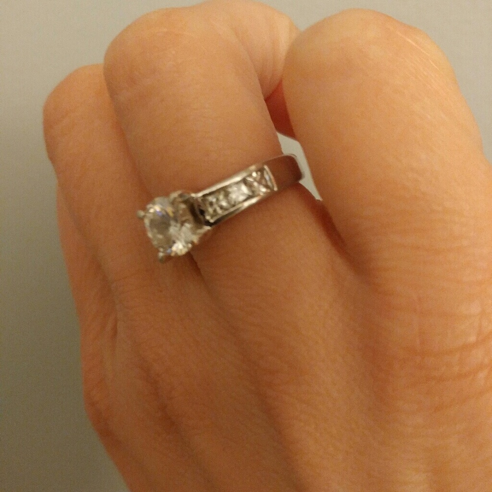 VINTAGE FAUX DIAMOND RING 💎 - Picture 4 of 8
